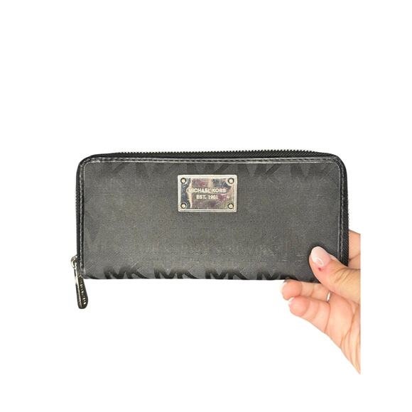 Michael Kors Jet Set Continental Travel Clutch Wallet Silver Hardware - Picture 1 of 6